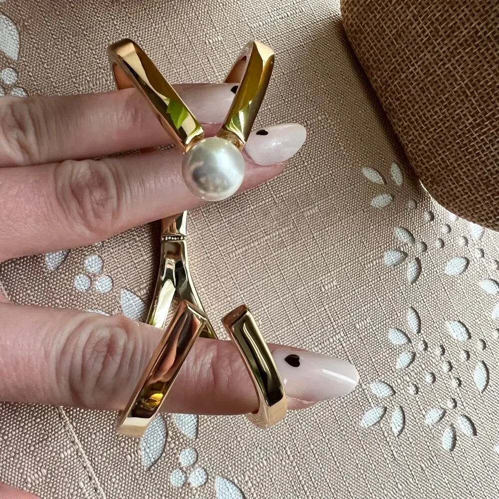 NWOT Real Simple Style Gold Criss-Cross Hinged Pearl Bracelet
